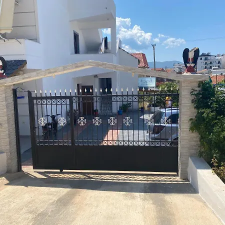 Casa de hóspedes Avni Likometi 3*