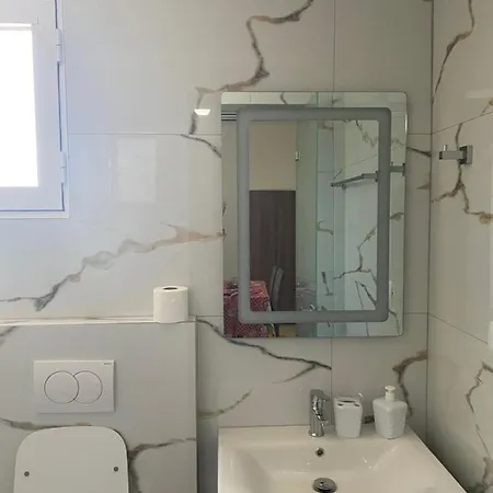 Guest house Avni Likometi Ksamil