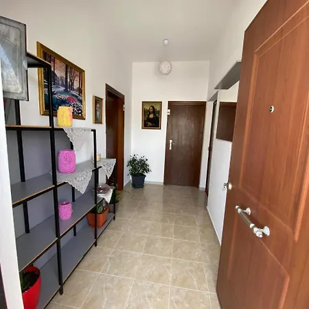 Avni Likometi Casa de hóspedes