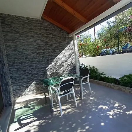 Guest house Avni Likometi Ksamil