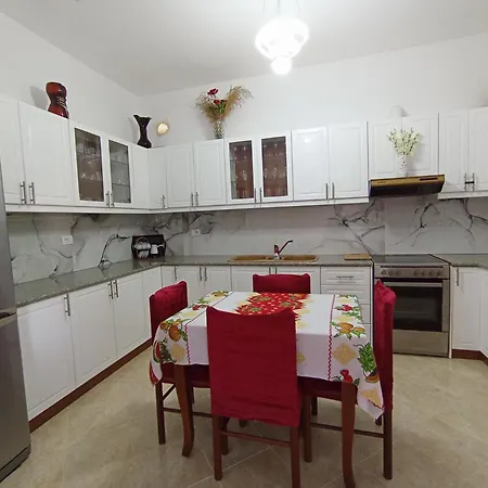 Avni Likometi Casa de hóspedes Ksamil