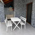 Avni Likometi Konukevi 3*